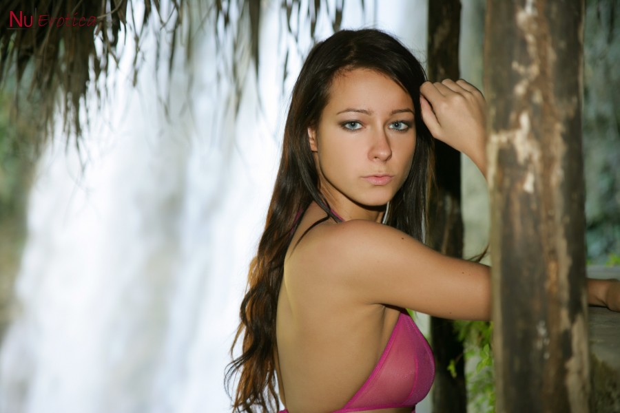 2016-05-11 / Melisa Mendiny - In The Jungle Waterfall